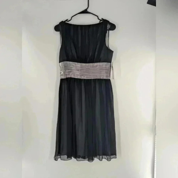 MAGGY LONDON 100% SILK COCKTAIL CLASSIC SLEEVELES KNEE LENGHTH BLACK DRESS 8 - Picture 1 of 14